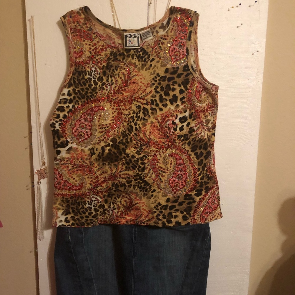 Ladies sleeveless shirt
